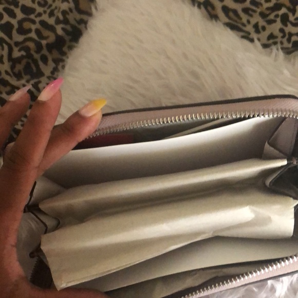 Kate Spade Wrislet - Picture 3 of 5